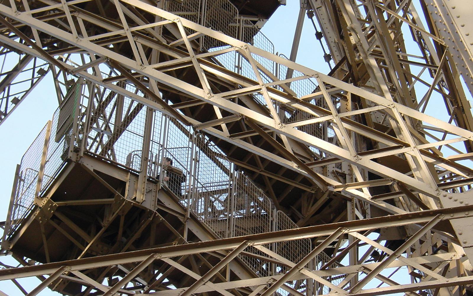 Deuxième étage de la Tour Eiffel | Guide détaillé 2025